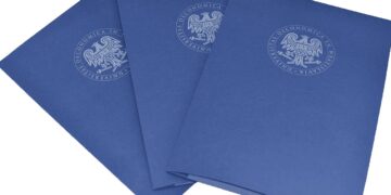 Personalizowane teczki z logo: Klucz do wyróżnienia się na rynku - Ciekawostki teczki z logo