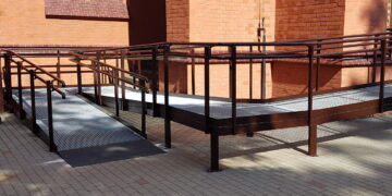 Podjazdy dla niepełnosprawnych: Inwestycja w inkluzję i wartość nieruchomości - Aktualności specjalne podjazdy dla niepelnosprawnych