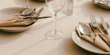 Serwetki lniane – elegancja i funkcjonalność na każdym stole - Porady lniane serwetki